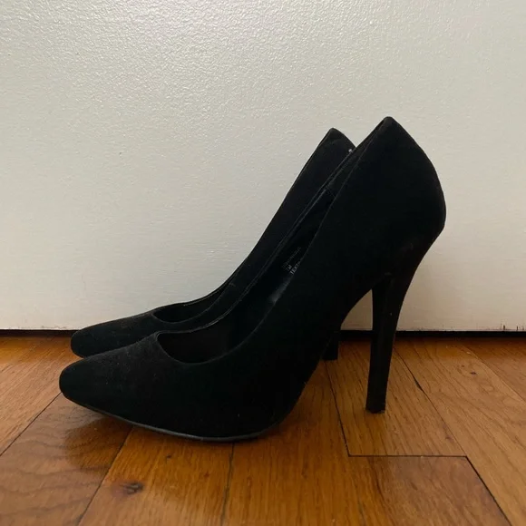 Black Stiletto Heels - Picture 1 of 5